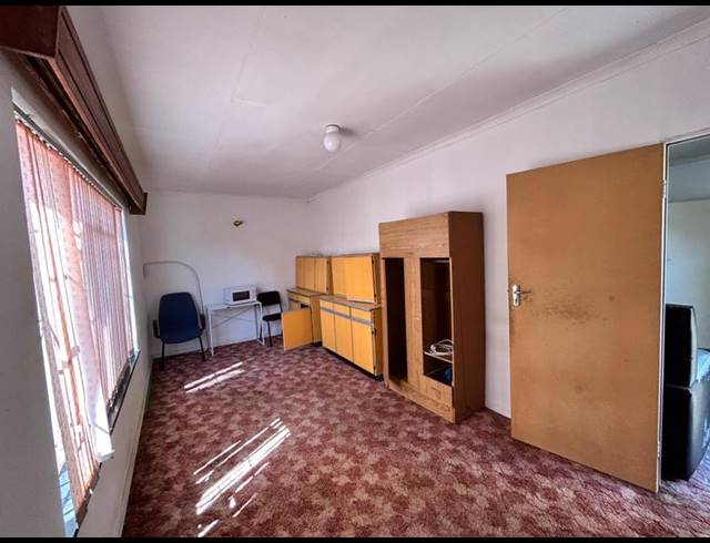 7 BEDROOM HOUSE FOR SALE IN SOPHIATOWN